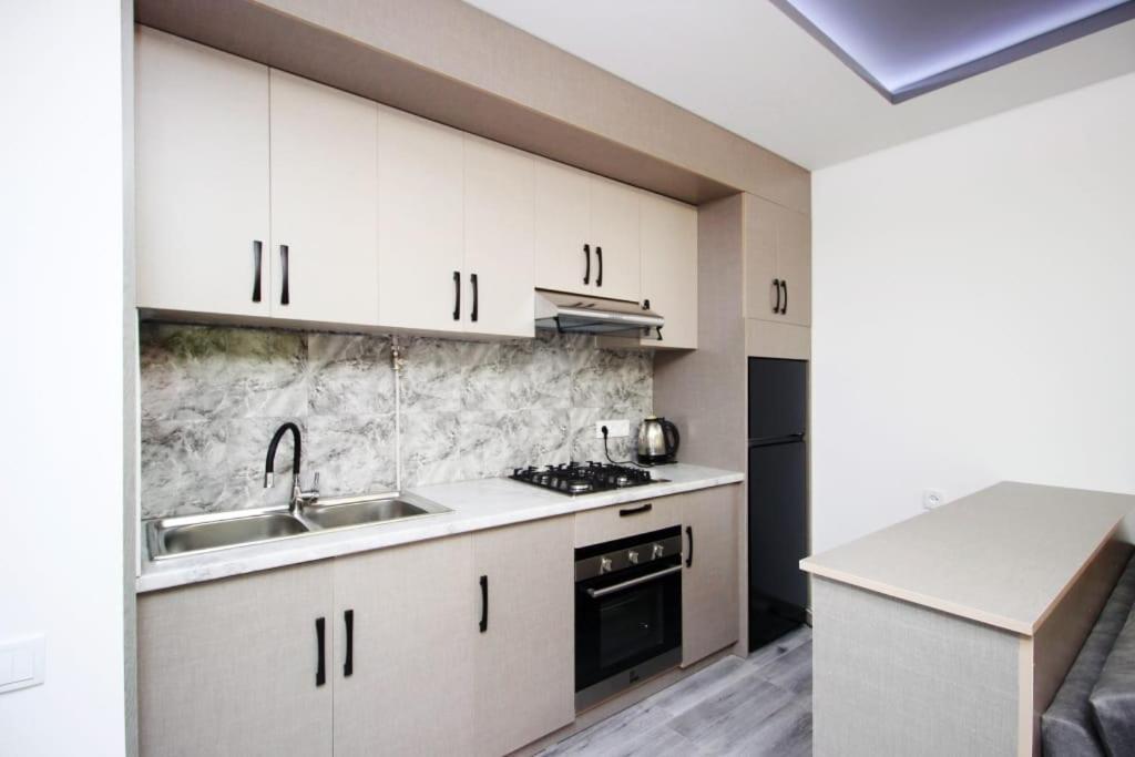 Excellent Apartment In The Center Of The Yerevan 15 Экстерьер фото