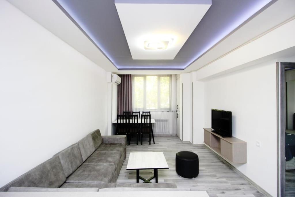 Excellent Apartment In The Center Of The Yerevan 15 Экстерьер фото